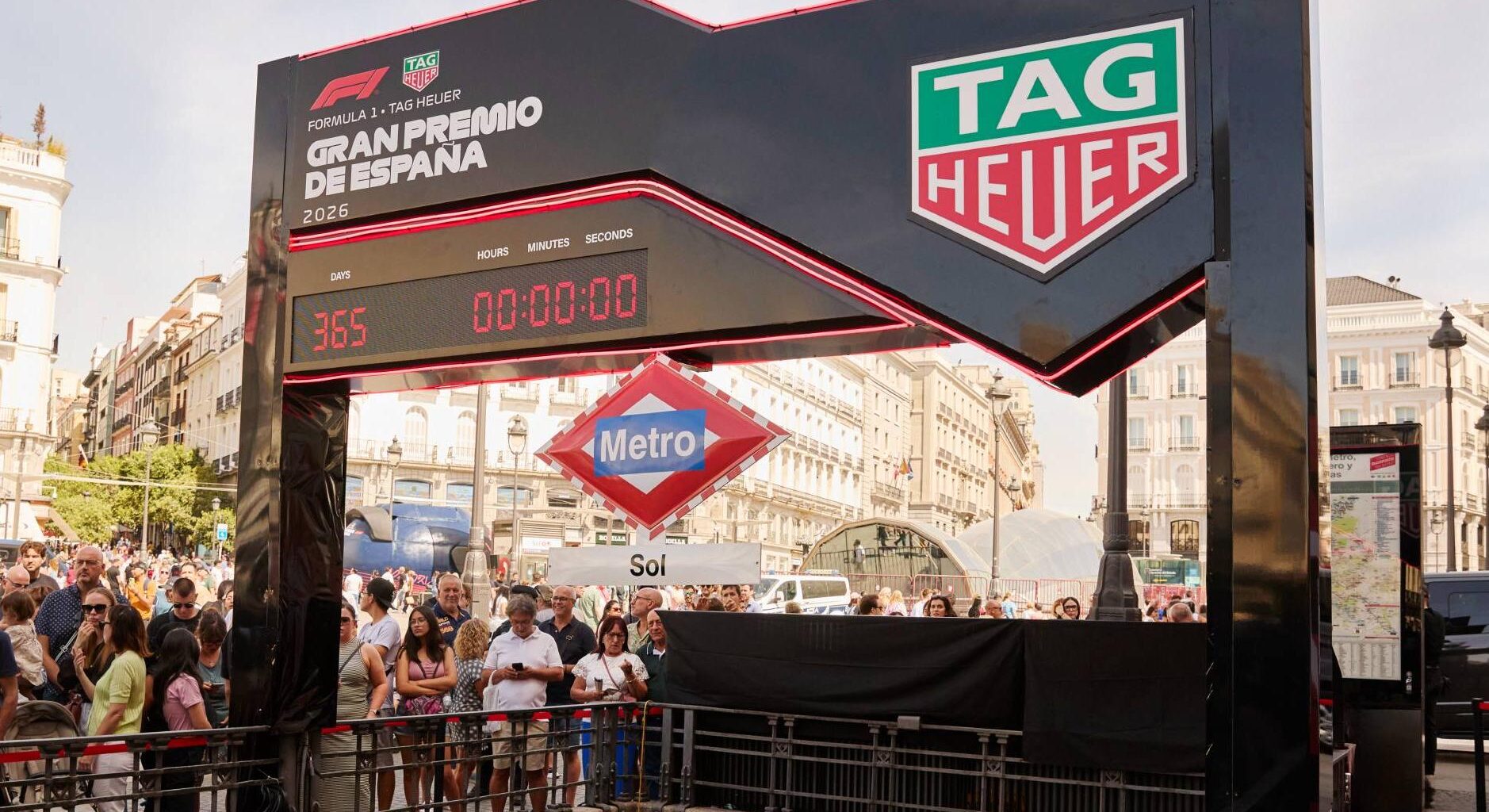 Reloj gigante de Tag Heuer en la Puerta del Sol