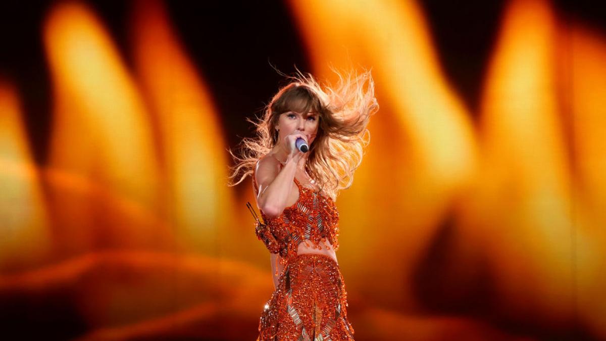 Taylor Swift llena de 'brilli brilli', dos homenajes y ¿un mensaje a Trump?