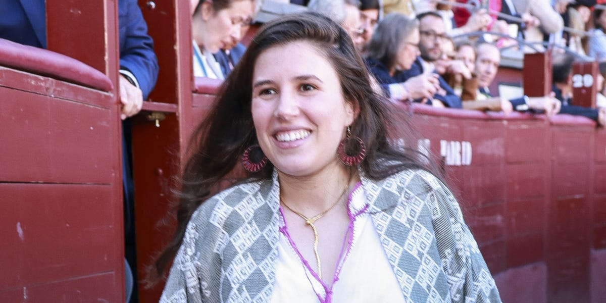 Teresa Urquijo y José Luis Martínez -Almeida sorprenden combinando sus chaquetas de la firma española preferida por las pijas madrileñas