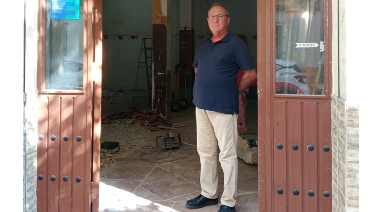 Francisco Medrán, un particular que está convirtiendo un local en vivienda en Ciudad Jardín