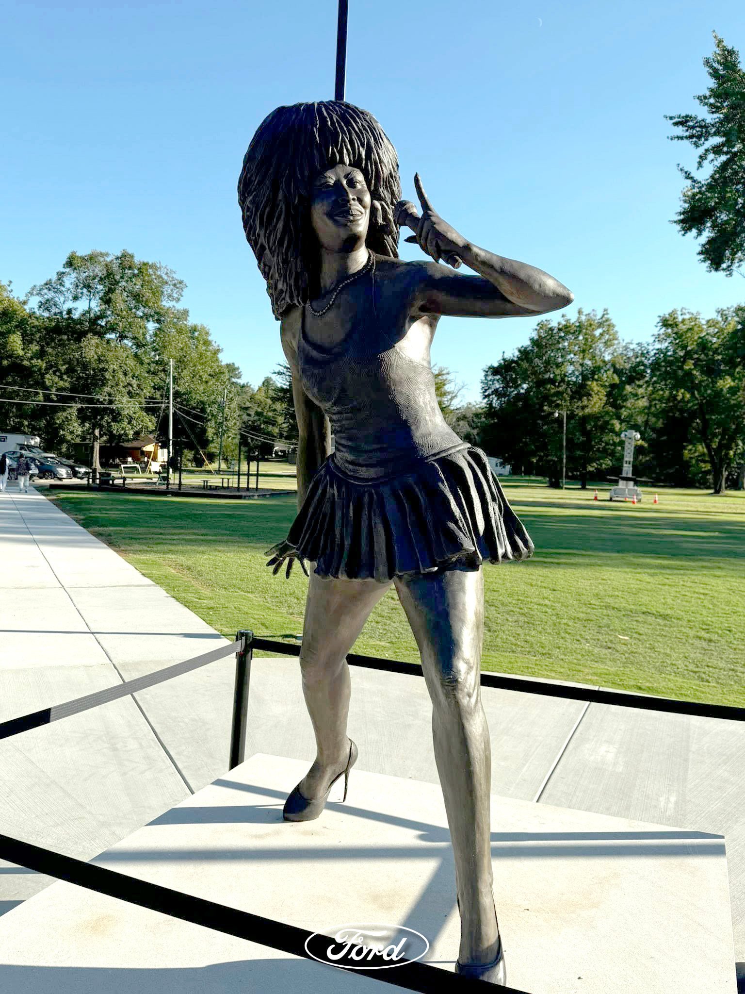 El monumento a Tina Turner recibió una donación de 150.000 dólares de Ford.
