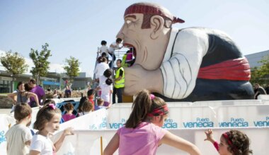 Horarios y recorridos de los cabezudos y el tragachicos en Zaragoza por los Pilares 2025