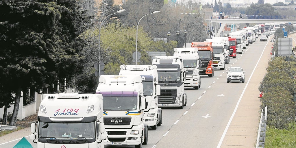 España encara una subida de hasta 45 céntimos por litro en el precio del combustible por los derechos de emisión