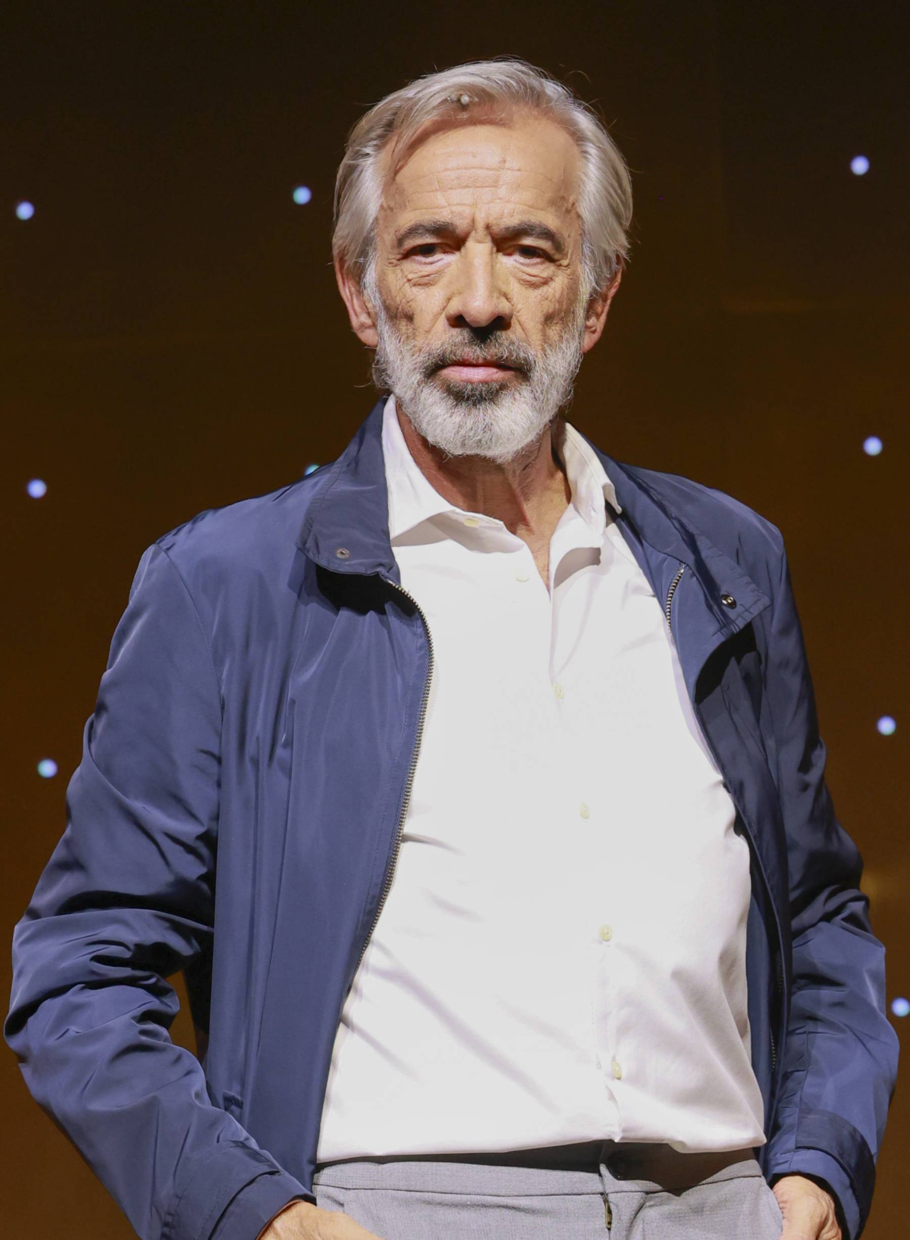 Imanol Arias durante una obra de teatro. (Foto: Gtres)