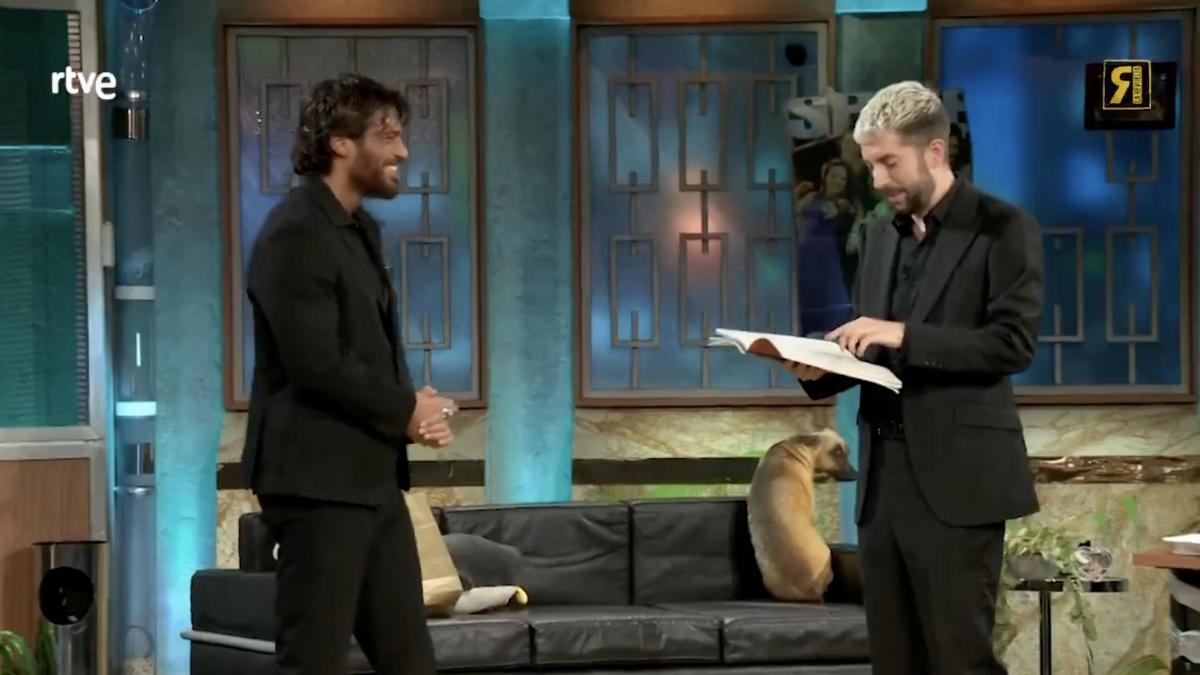 Muchos ven en este rótulo de 'La Revuelta' de Broncano una 'hostia' a Juan del Val por ganar el Planeta