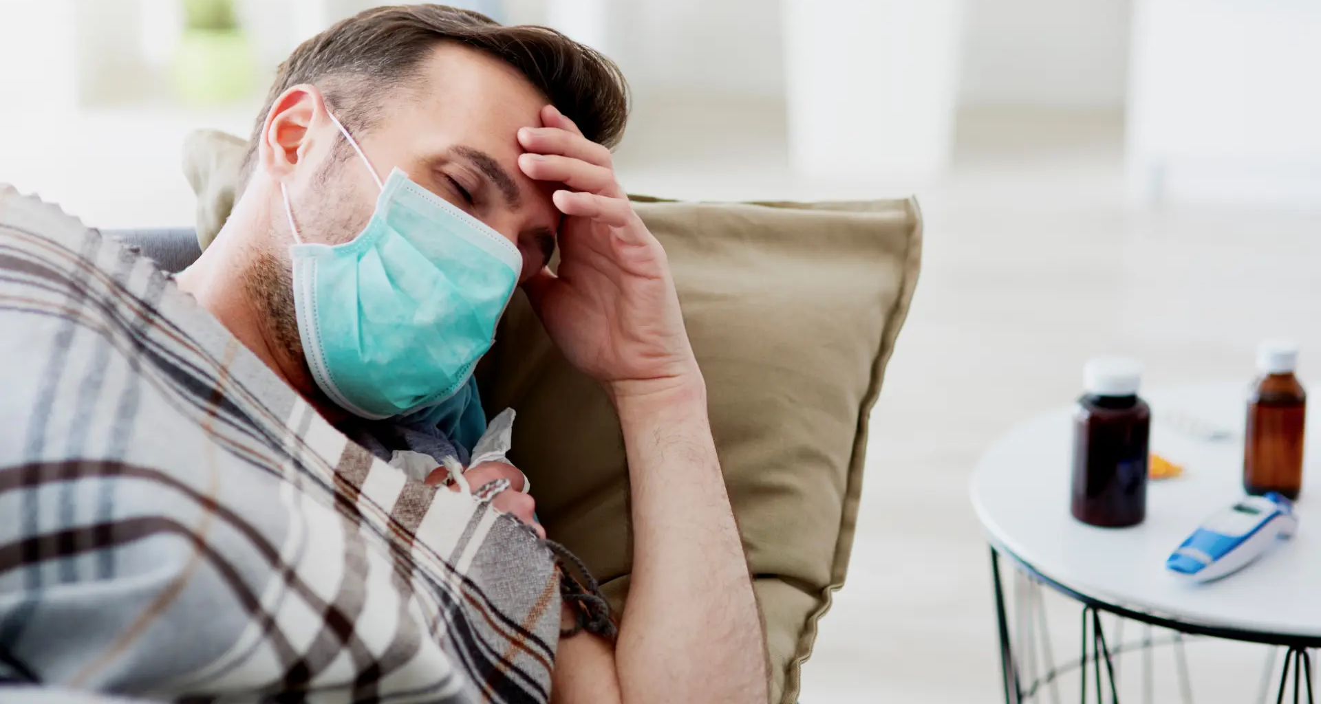 El síntoma de la nueva variante de covid 'Stratus' que se diferencia de una gripe común