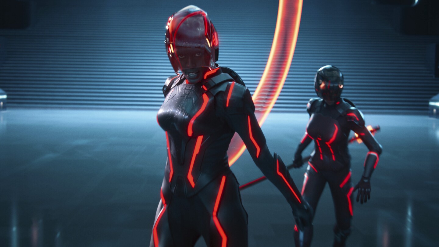 Reseña de cine: "Tron" regresa con una secuela deslumbrante y llena de acción y nostalgia