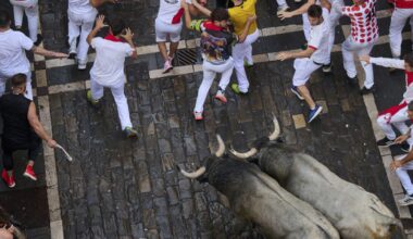 En los Sanfermines, una minoría de mujeres corre con los toros