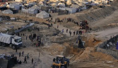 Netanyahu ordena ataques "contundentes" en Gaza; Hamás dice que retrasará entrega de rehén