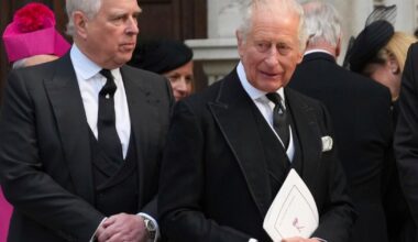 El rey Carlos III retira títulos a príncipe Andrés y lo desaloja de residencia real