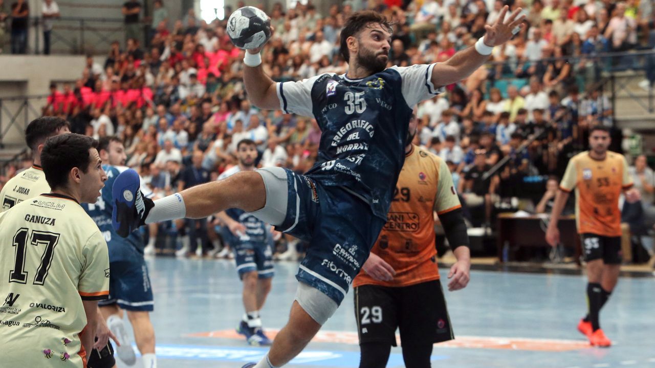 El colista ridiculiza al Cangas - La Voz de Galicia