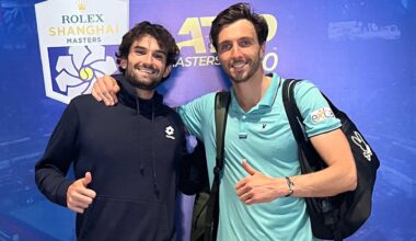 Los primos Arthur Rinderknech y Valentin Vacherot encienden Shanghái y el chat familiar de WhatsApp | ATP Tour