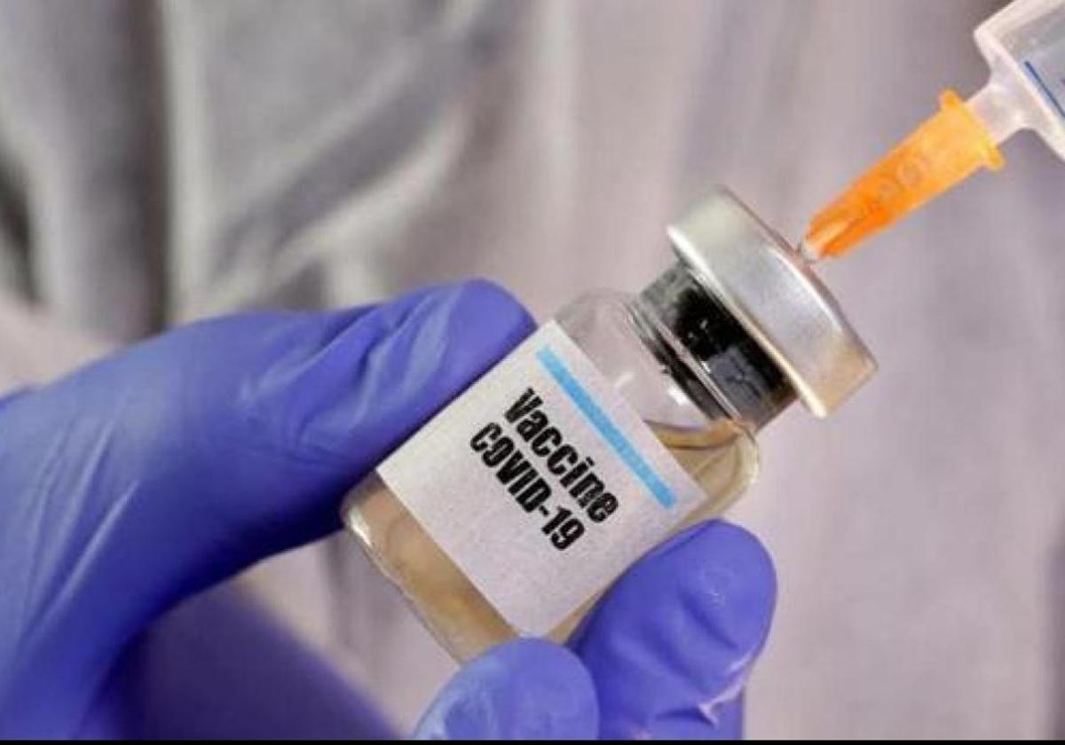 La Junta empieza a vacunar este martes de la gripe y el covid a los mayores de 80 años y a los dependientes