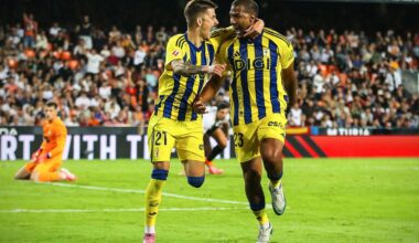 Aarón lidera una remontada vibrante del Real Oviedo en Valencia