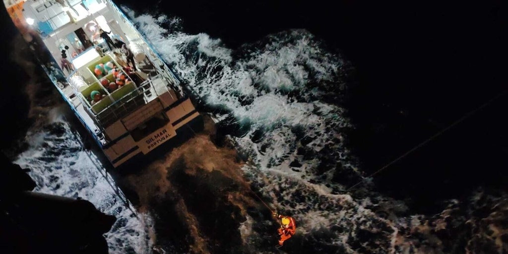 Rescatan a una familia de un velero tras el ataque de un grupo de orcas frente a las costas de Portugal
