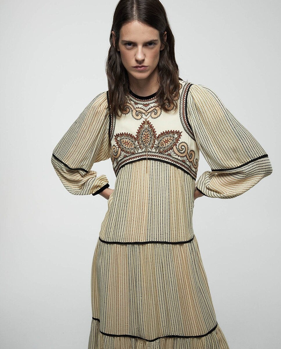 el vestido 'boho' bordado más bonito del otoño es de sfera y las mujeres de 40 y 50 están enamoradas al máximo