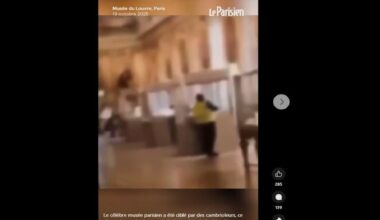 El momento en el que un ladrón rompe una vitrina durante el robo del Louvre
