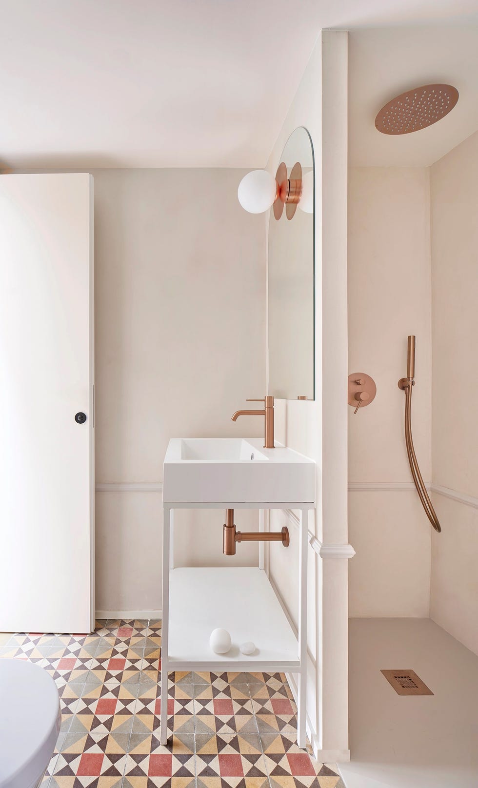 bano con griferia de cobre y suelo hidraulico bano con griferia de cobre y suelo hidraulico