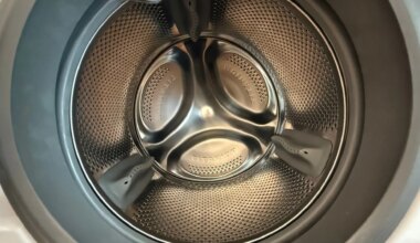 su madre está acusada de asesinato