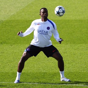 Willian Pacho en la mira de un grande inglés: ¿cuánto pide el PSG para dejarlo ir?