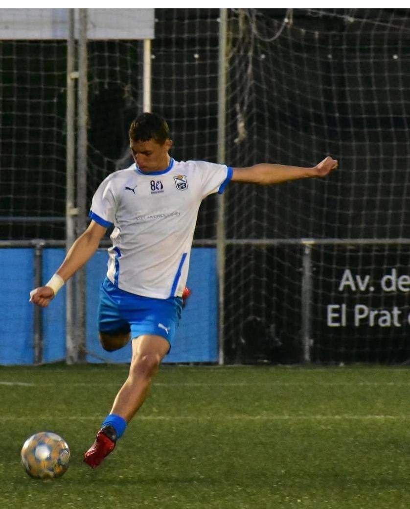 Zinebi arma un disparo con su antiguo equipo.