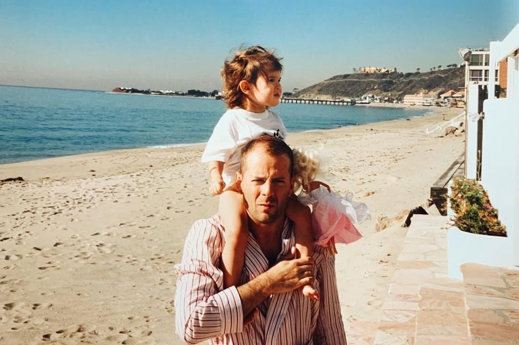 Rumer Willis compartió varias fotos de su infancia junto a su padre, Bruce Willis