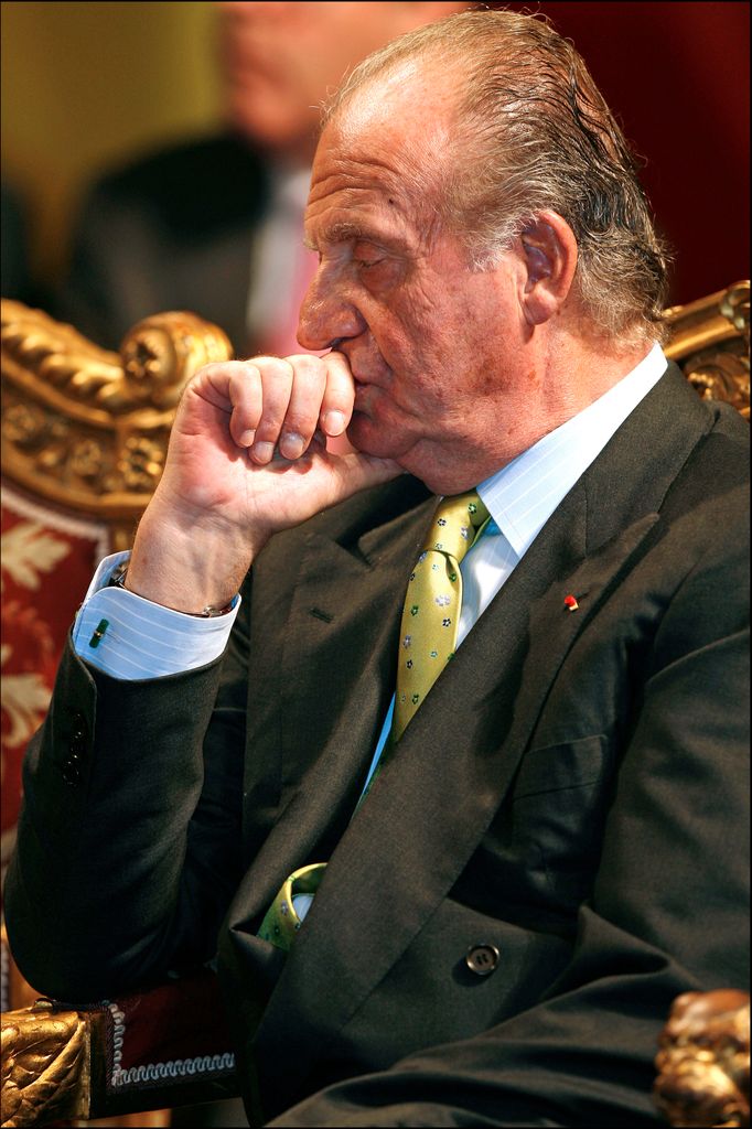 El rey Juan Carlos, pensativo durante su visita oficial a París en marzo de 2006
