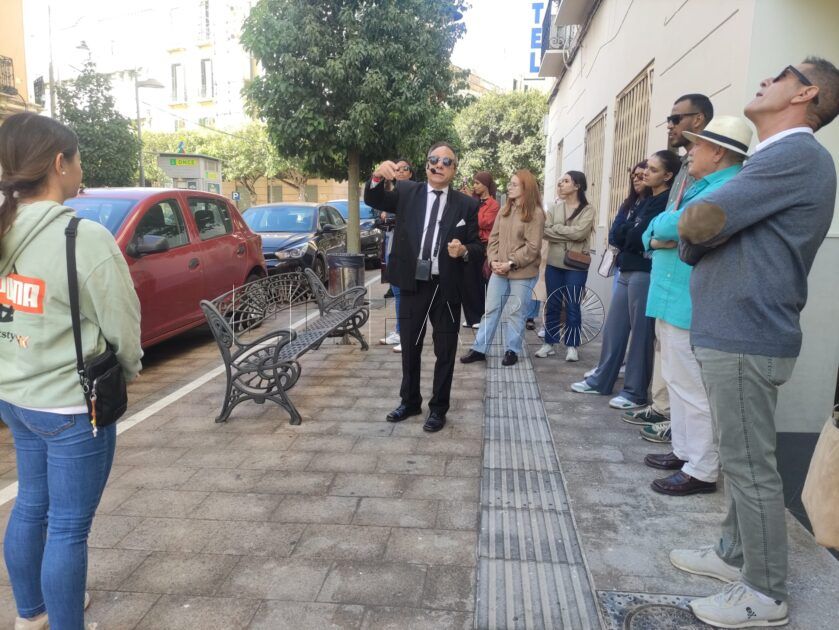 El arquitecto Enrique Nieto “revive” en la primera ruta del Seminario de Patrimonio de Melilla