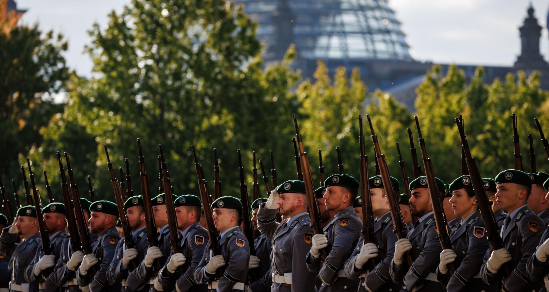 Bruselas propone armonizar la regulación para crear un Schengen de movilidad militar en 2027
