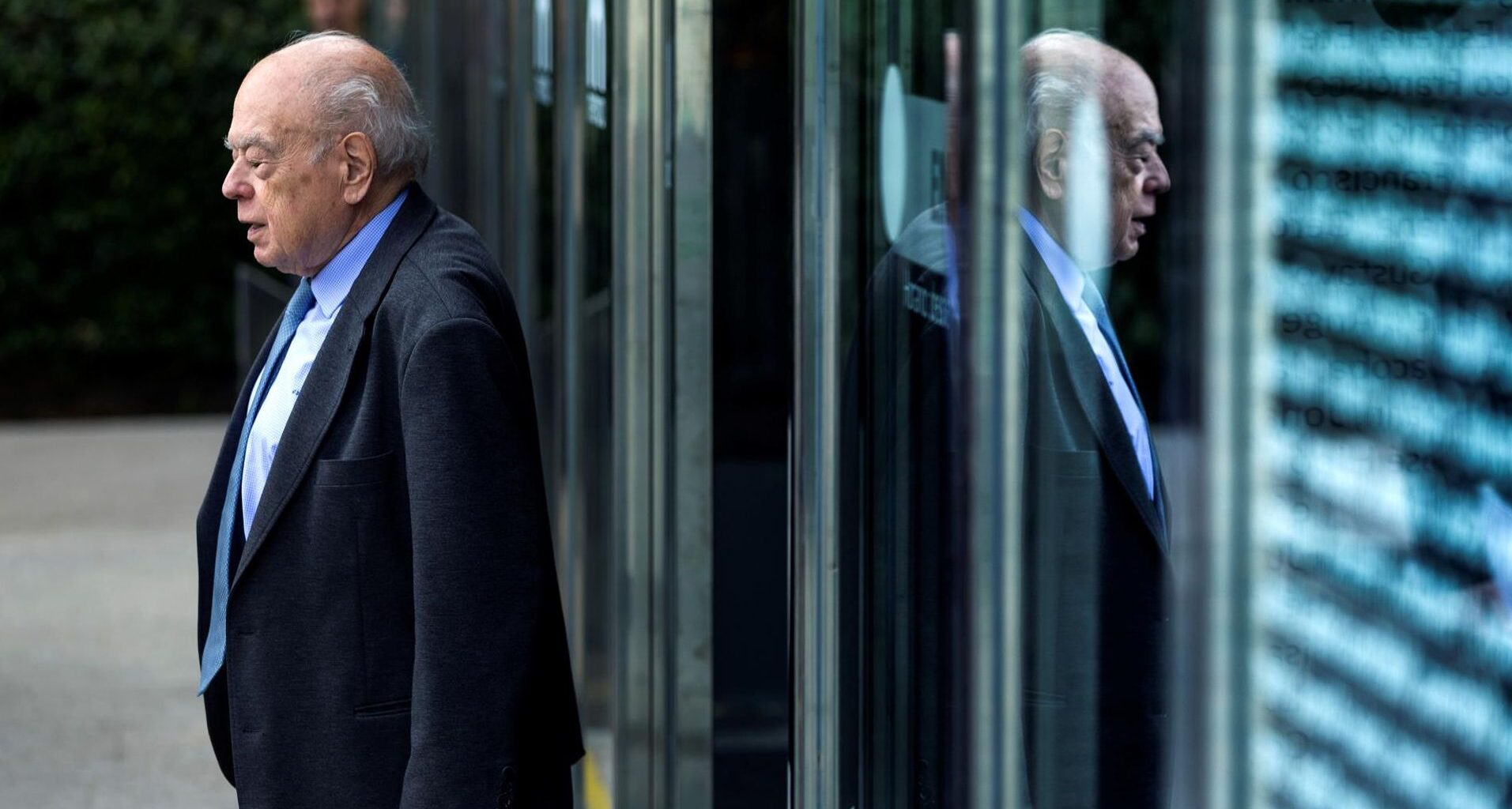 toda la familia en el banquillo