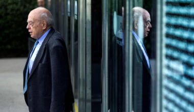 toda la familia en el banquillo