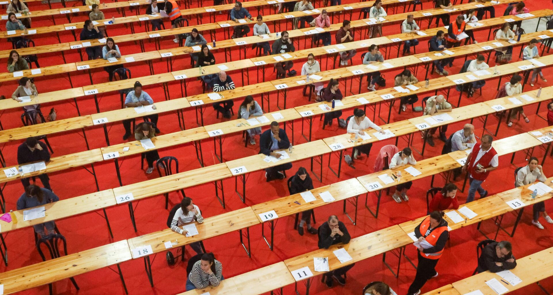 Gobierno y sindicatos negocian sobre empleo público