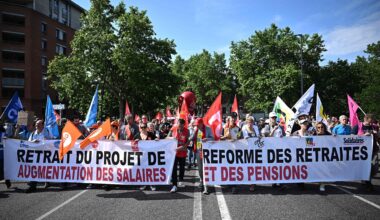 Asamblea Nacional suspende la reforma de pensiones en Francia