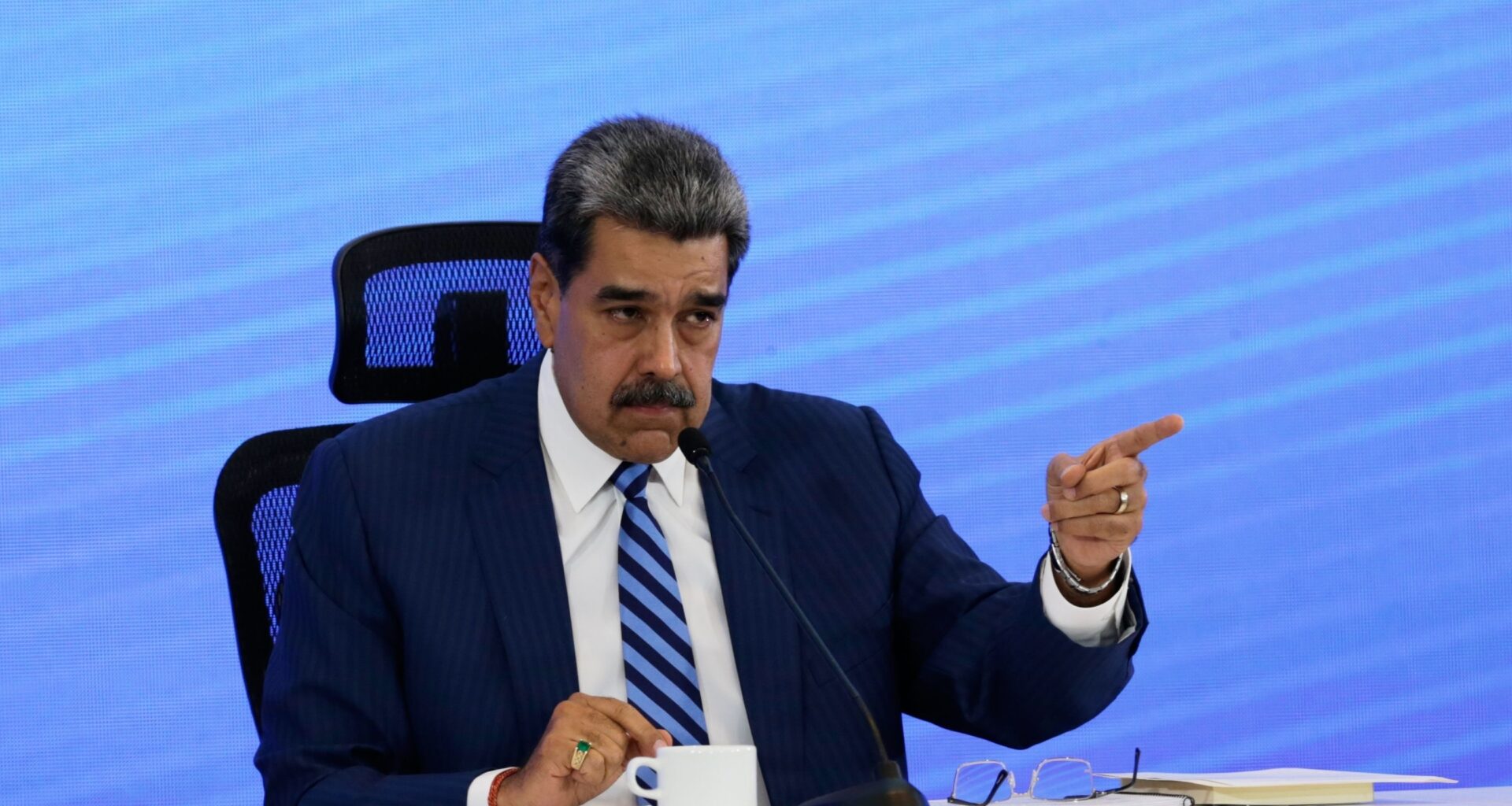 Maduro pide al pueblo de EE.UU. que pare "la mano enloquecida de quien ordena bombardear"