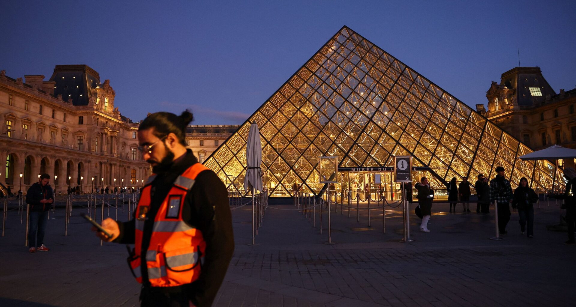 El Louvre instalará un centenar de cámaras en su perímetro y un puesto de policía