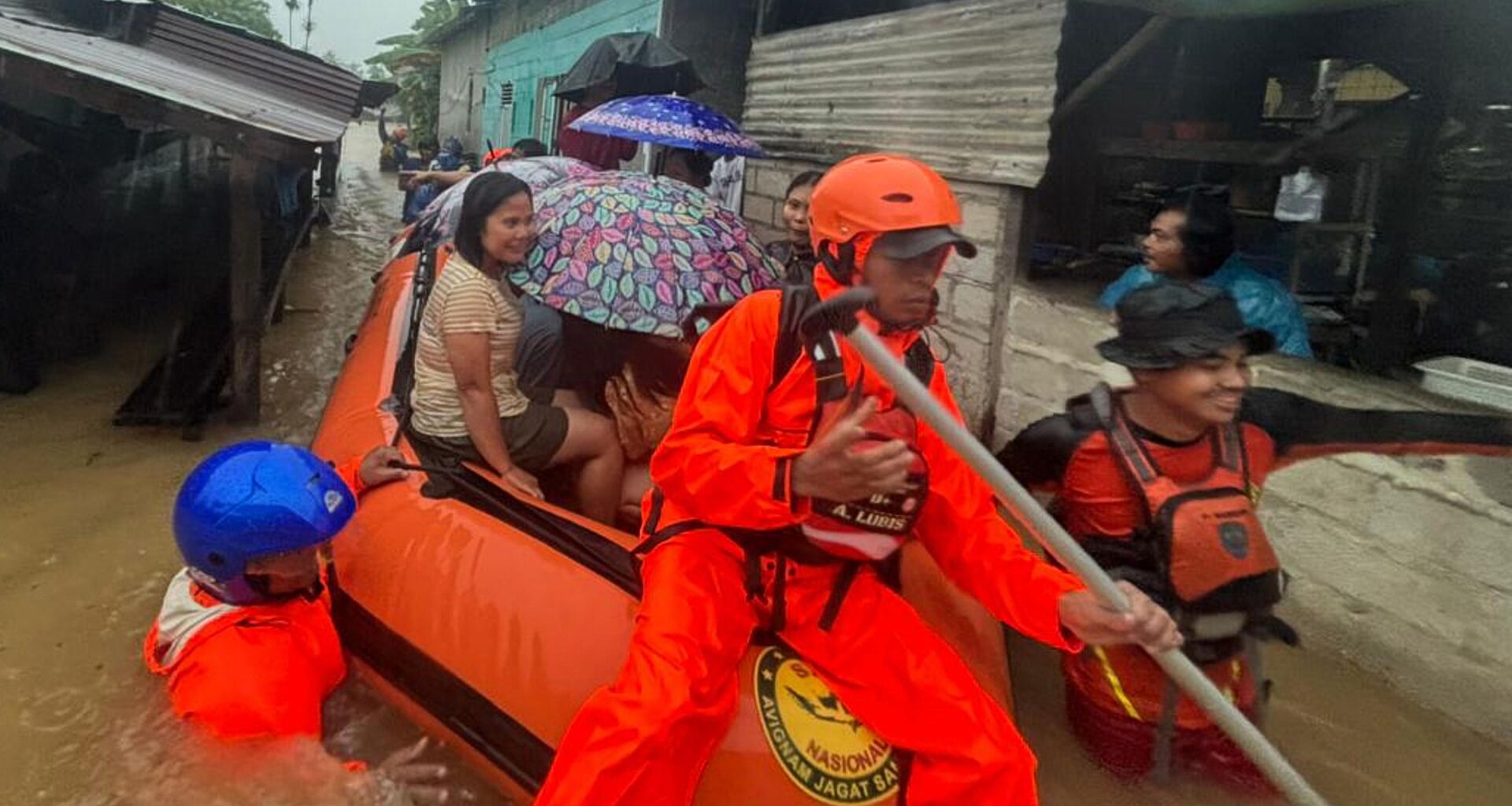 Al menos ocho muertos por inundaciones en Indonesia