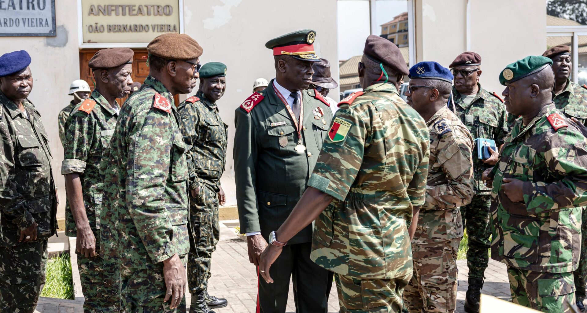 los militares nombran un líder de la transición