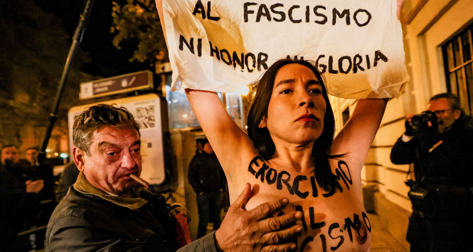 Detenido el agresor de dos activistas de Femen en un acto por Franco