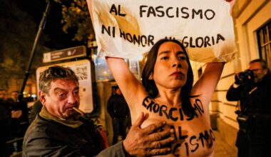 Detenido el agresor de dos activistas de Femen en un acto por Franco