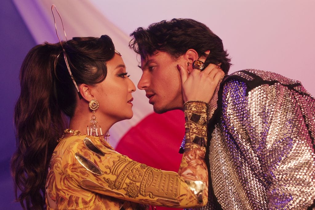 Mindy tiene su corazón dividido entre Benoit y Nicolas de Leon