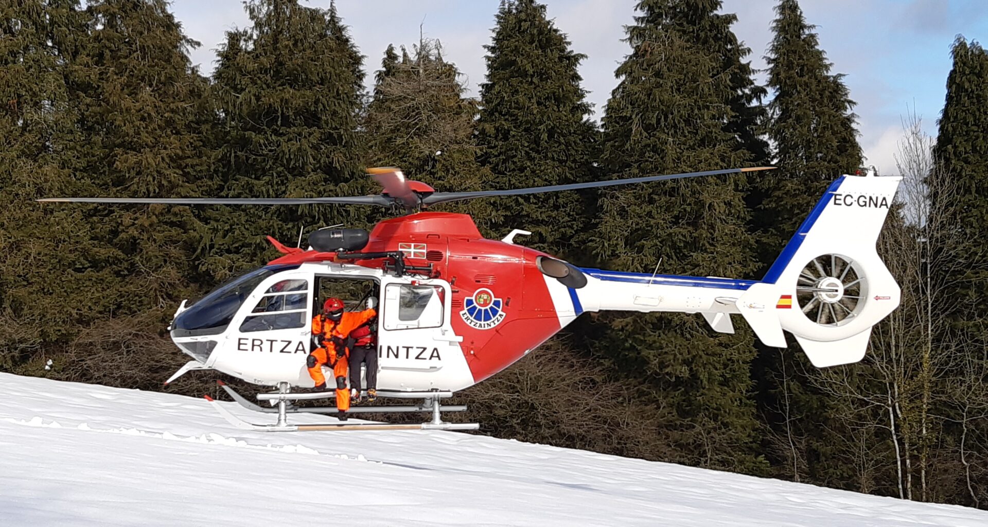 25_0789 Los Servicios de Emergencias han localizado sin vida al pastor desaparecido el pasado jueves en las campas de Urbia - Ertzaintza - Segurtasun Saila