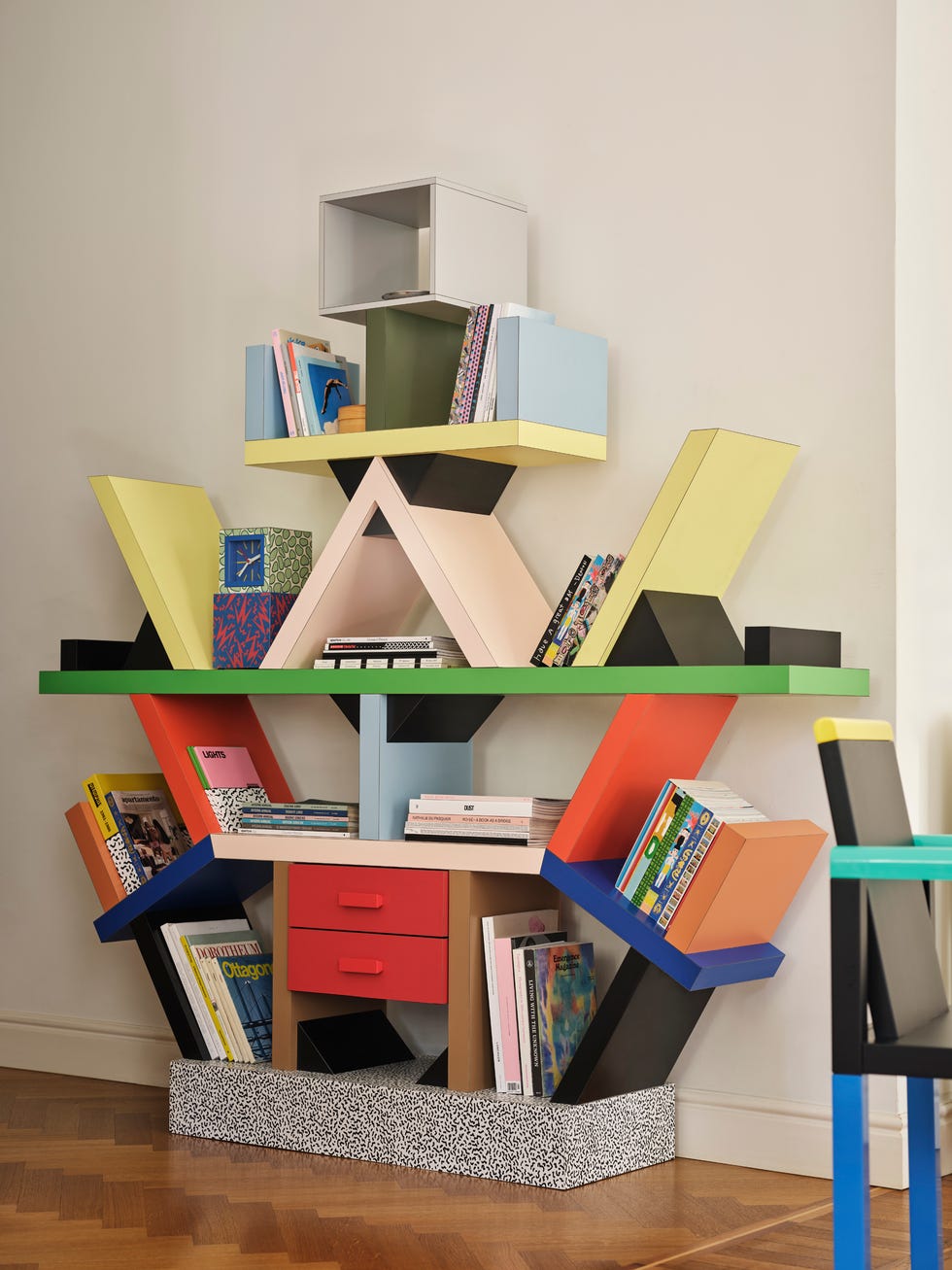 The Idea of Home, la casa milanesa que revive el espíritu Memphis the idea of home, casa milanesa revive espiritu memphis