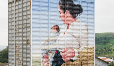 Casimiro Fernández inaugura en la Casa de la Provincia la exposición 'Plazes 24', la memoria visual de un territorio transformado por el arte