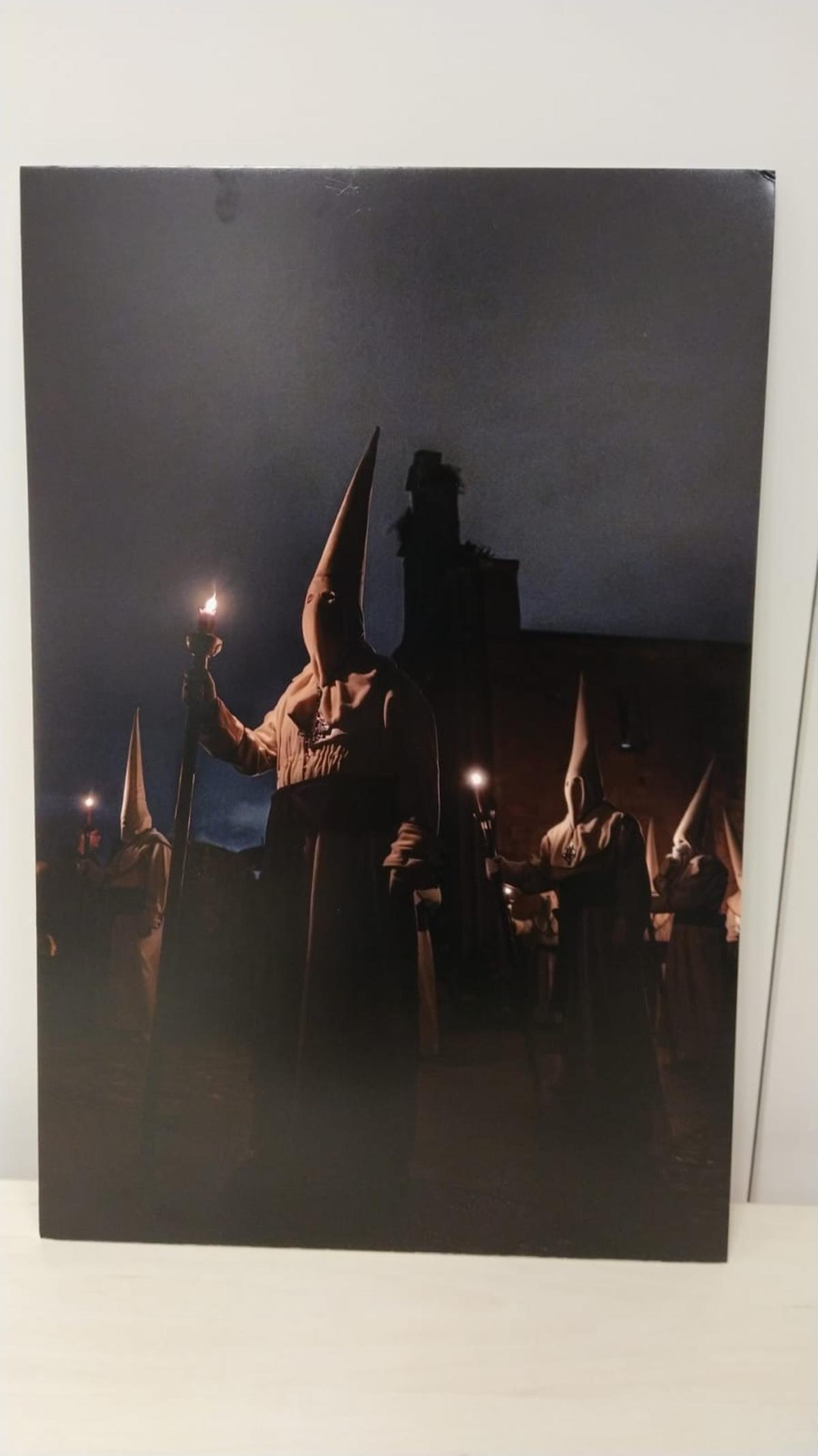 Primera mención del concurso de fotografía de la Junta Pro Semana Santa de Zamora. Raúl Andrés Maestre. Título carmen y el yacente.