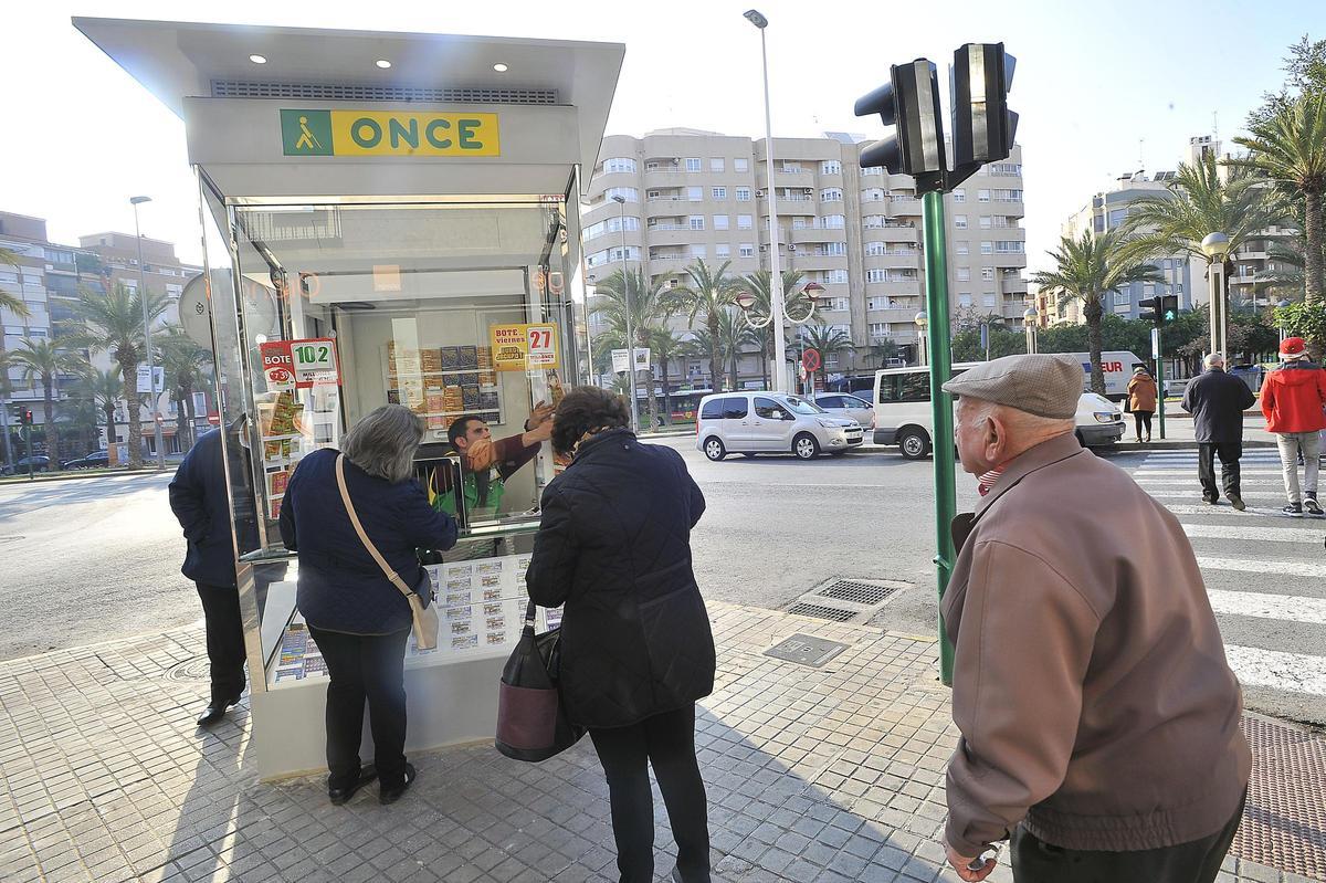 Apertura de un quiosco de la ONCE en Elche