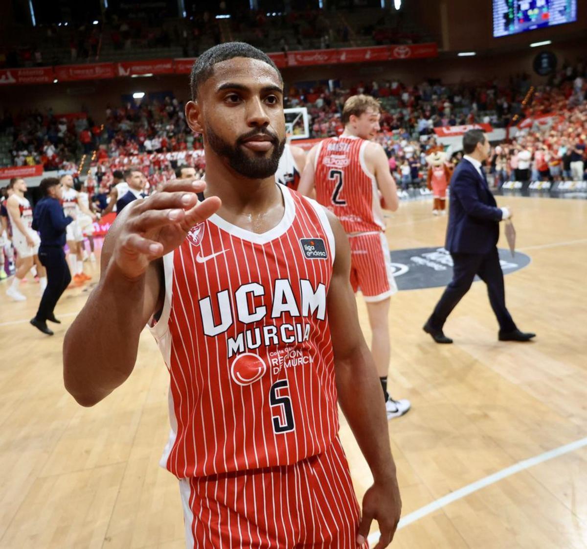 David DeJulius, al final del partido contra el Baskonia. | JUAN CARLOS CAVAL