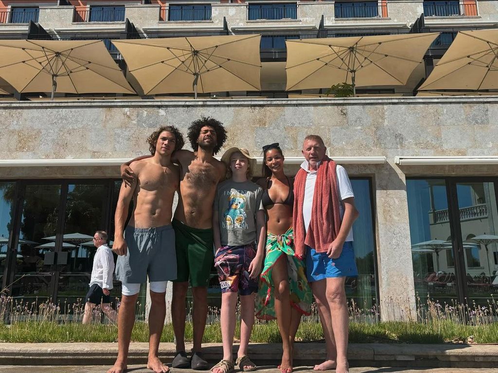 Boris Becker junto a su prometida, Lilian De Carvalho, y tres de sus hijos: Noah, Elias y Amadeus