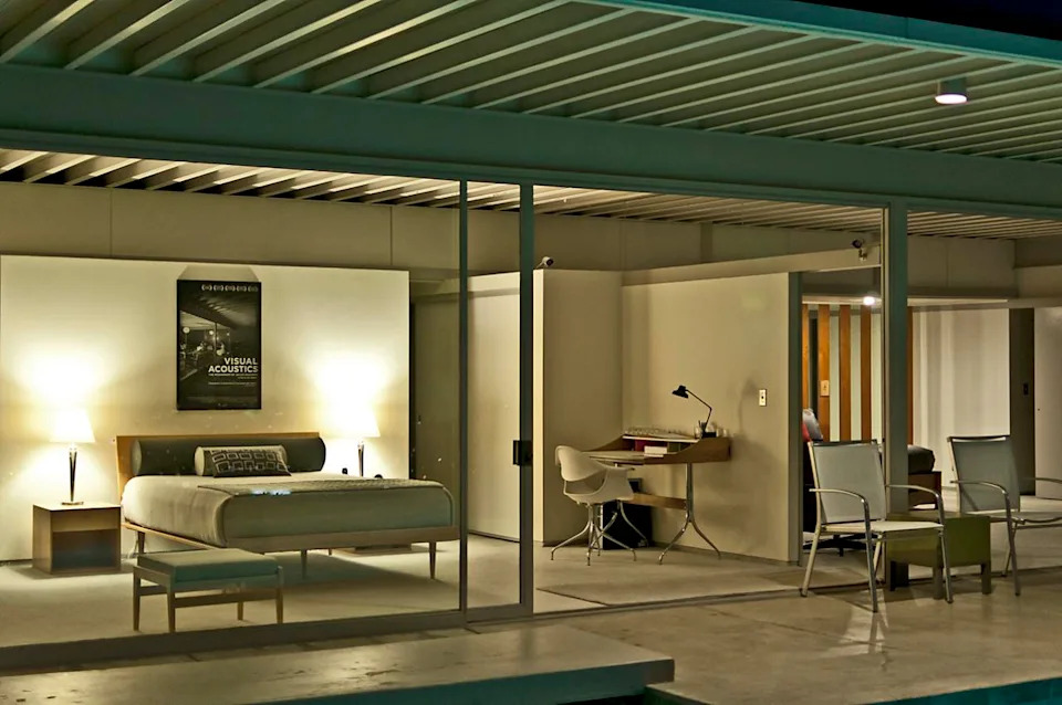 La Casa de Estudio #22: la Casa Stahl en Hollywood Hills, Los Ángeles, en 2011. (vía WikiCommons)