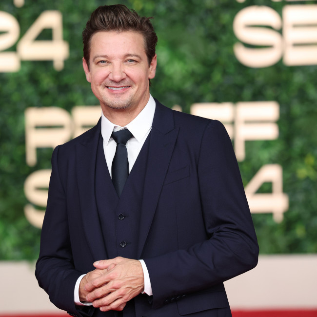 Jeremy Renner insta a Yi Zhou a que deje de compartir 'mentiras falsas, inventadas y lascivas' sobre él