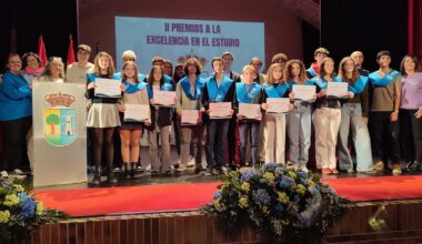 En este momento estás viendo El alcalde subraya la excelencia académica de los galardonados en la 2ª edición de los Premios otorgados por el Ayuntamiento: “vuestro éxito personal conecta también con el progreso de nuestro pueblo”